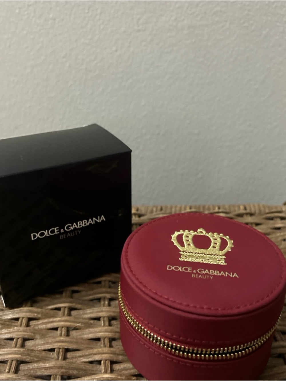 Dolce  & Gabbana Queen Beauty Jewelry Box Burgundy Travel Case Ring Braclet